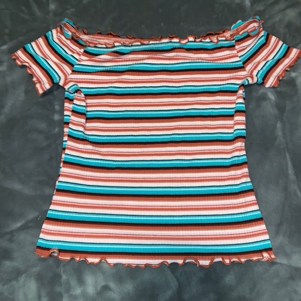 Tops - Picture 2 of 9